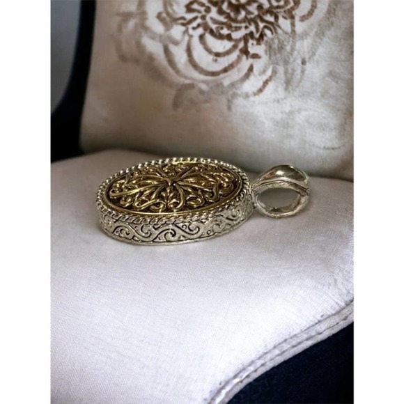 Two tone floral Pendant & Earrings set silver gold tone - Picture 7 of 7